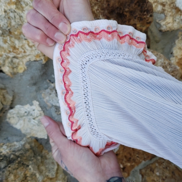 Rahi Cali white floral embroidered top - Picture 8 of 14